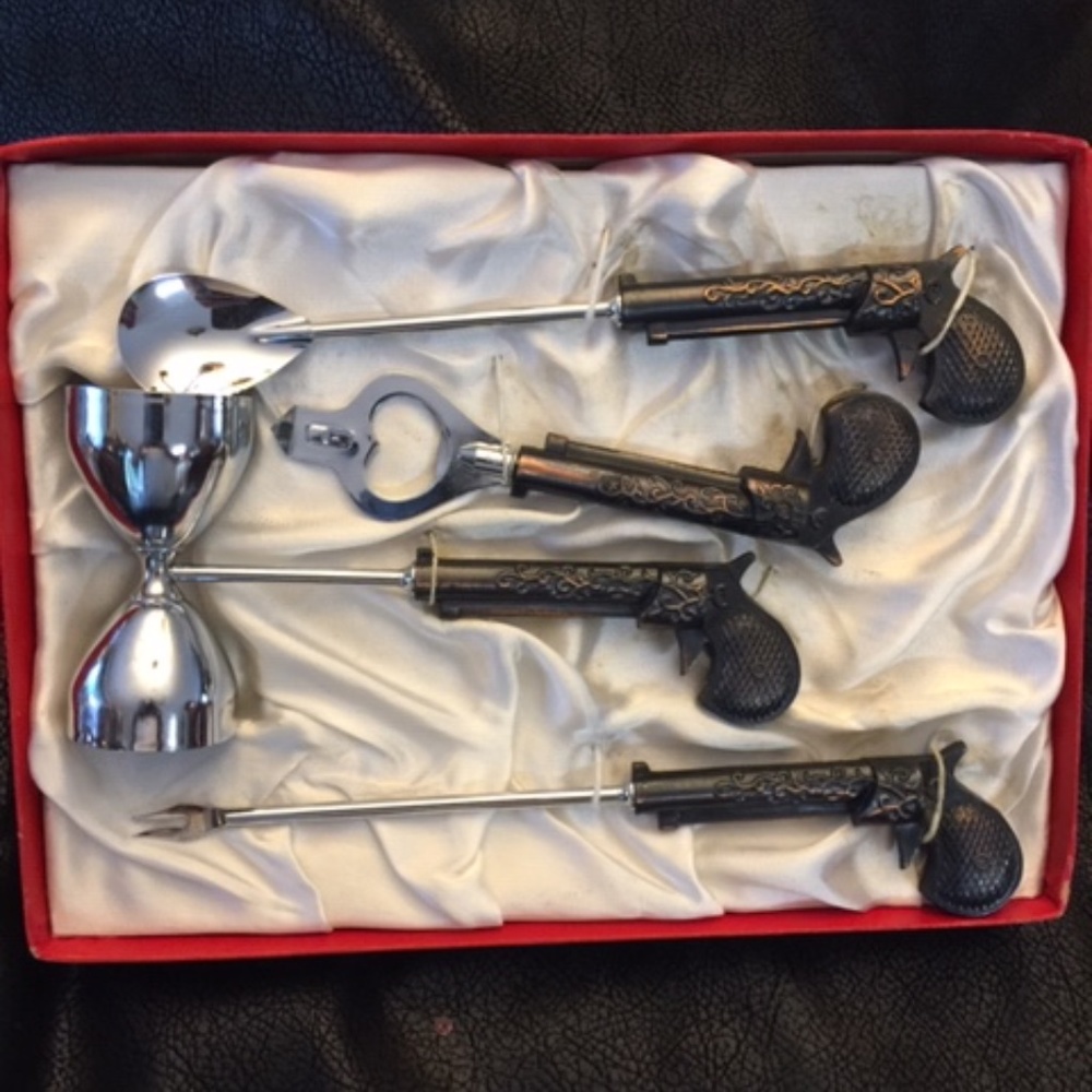 Vintage Western bar Deville vintage pistol bar set, collector- Man Cave Gift